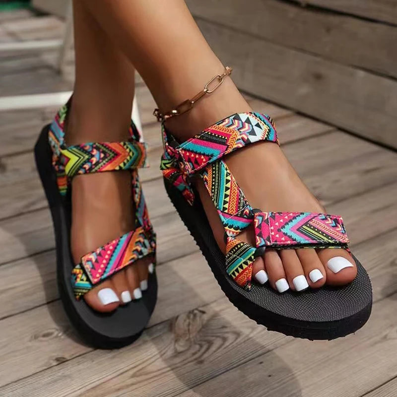 L'Aventurière – Sandales Sport-Chic à Motifs Géométriques