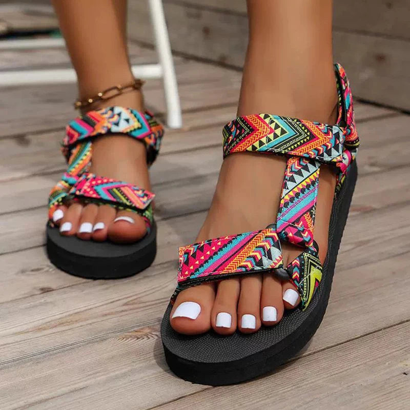 L'Aventurière – Sandales Sport-Chic à Motifs Géométriques