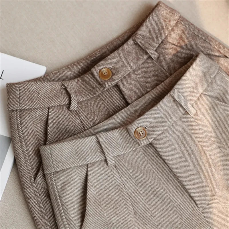 L'Héritage – Pantalon Tailleur Texturé Motif Chevrons