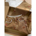 Le Malicieux – Pantalon Jean Marron Détails Dentelle & Oursons