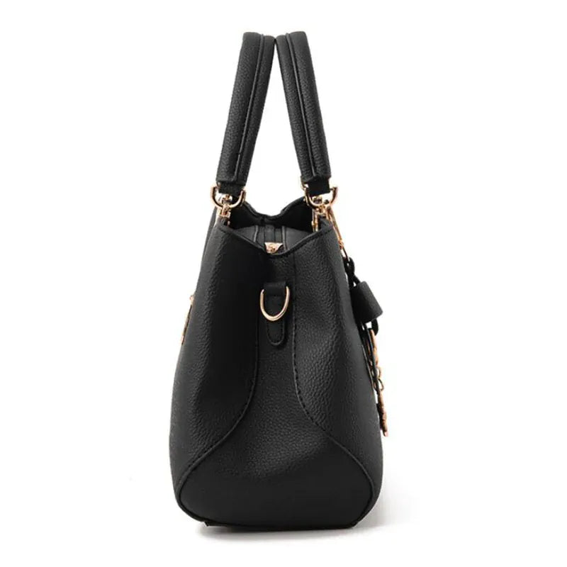 Le Sac Trapèze Noir Grainé avec Bijou Nœud LUNAVIA PANTS