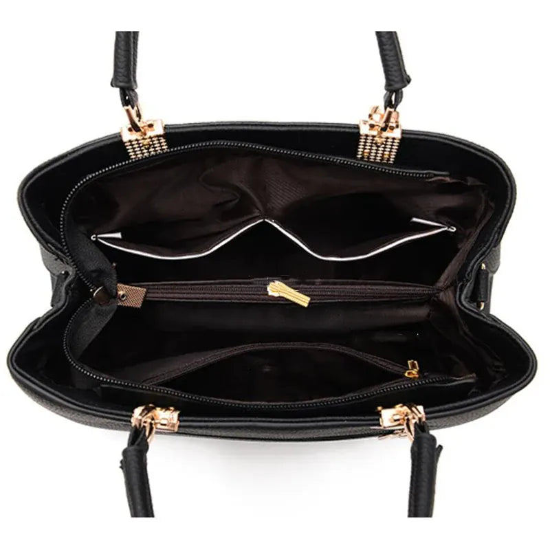 Le Sac Trapèze Noir Grainé avec Bijou Nœud LUNAVIA PANTS